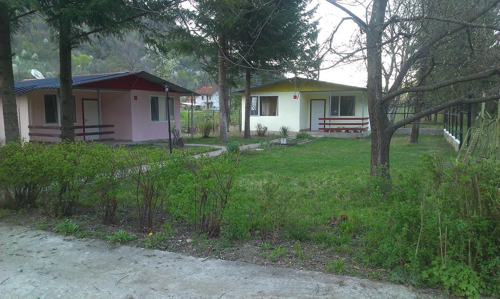 Къща За Гости Дъга Cherni Osum Esterno foto